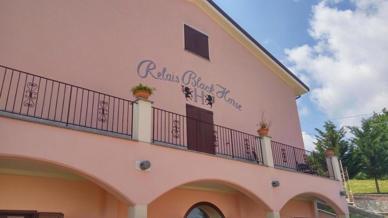 Relais Black Horse Millesimo Eksteriør bilde